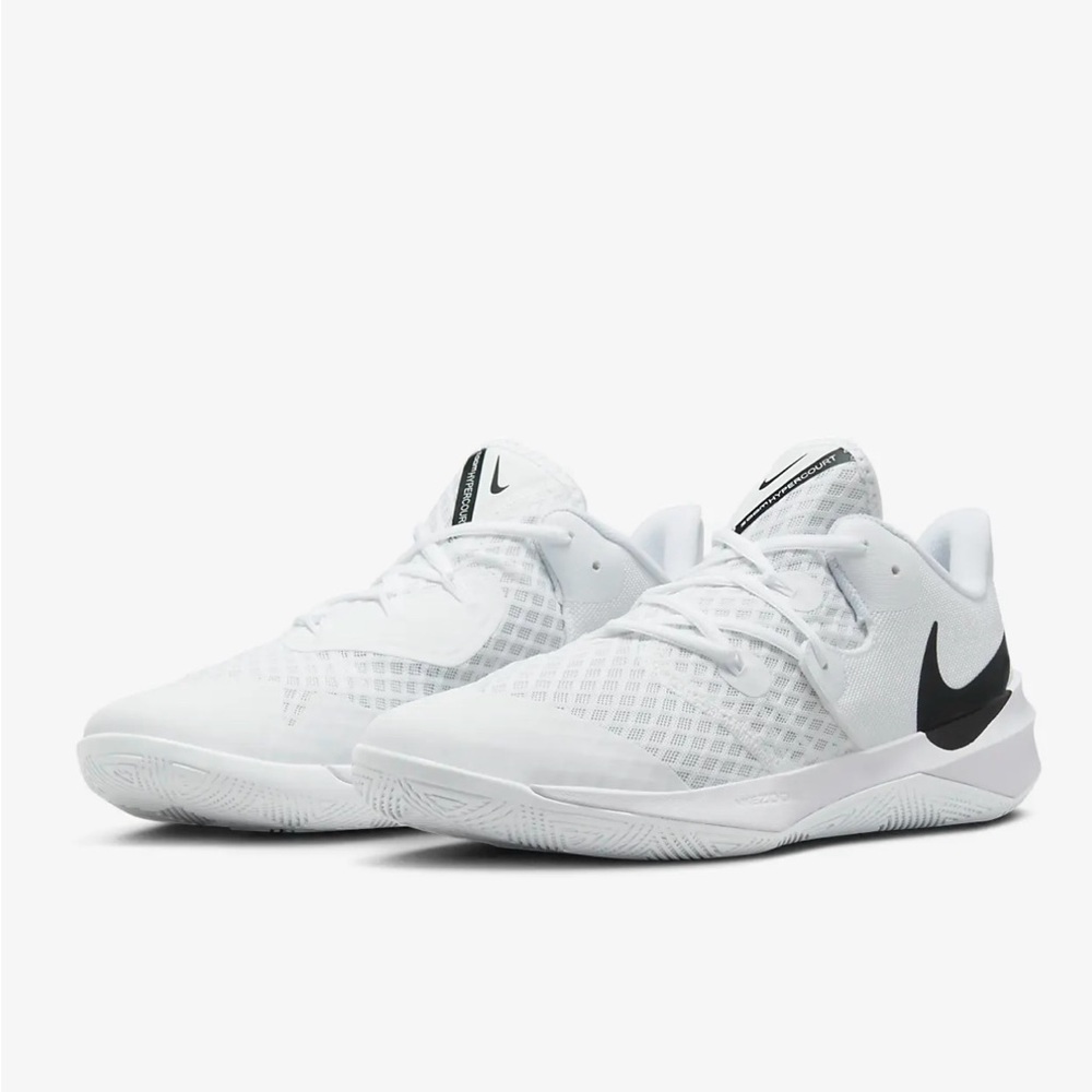 Nike hyper speed court shoe womens 8(runs small under listing info)